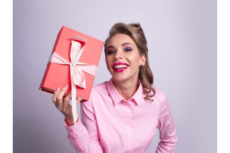 Idei de cadouri personalizate pentru femei – cum sa impresionezi de fiecare data